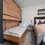 Haus Kulala - Stilvolle Zwischen Bergen & Afrikanischem Flair Kaprun