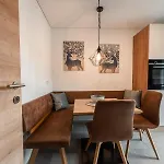 Haus Kulala - Stilvolle Zwischen Bergen & Afrikanischem Flair Appartement